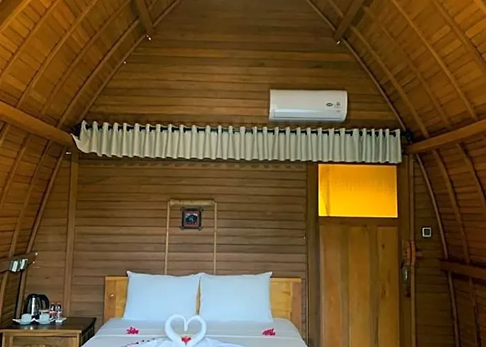 ホリデーパーク Kubu Padi Wooden House 2*
