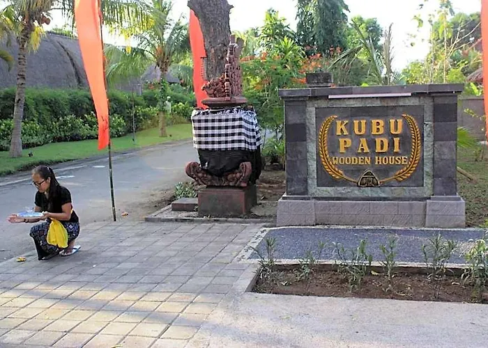 Kubu Padi Wooden House ホリデーパーク
